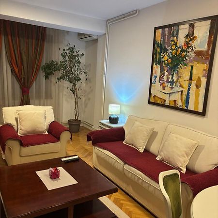 Lovely Square Apartment Purple Velvet Skopje Buitenkant foto