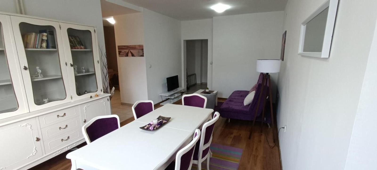 Lovely Square Apartment Purple Velvet Skopje Buitenkant foto