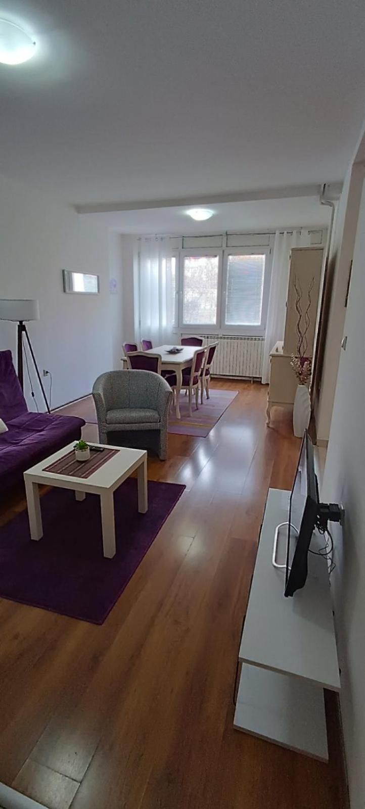 Lovely Square Apartment Purple Velvet Skopje Buitenkant foto