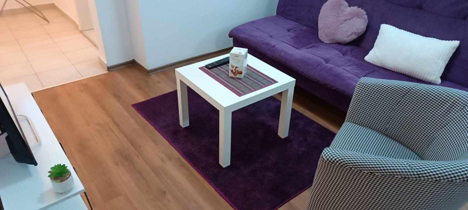 Lovely Square Apartment Purple Velvet Skopje Buitenkant foto