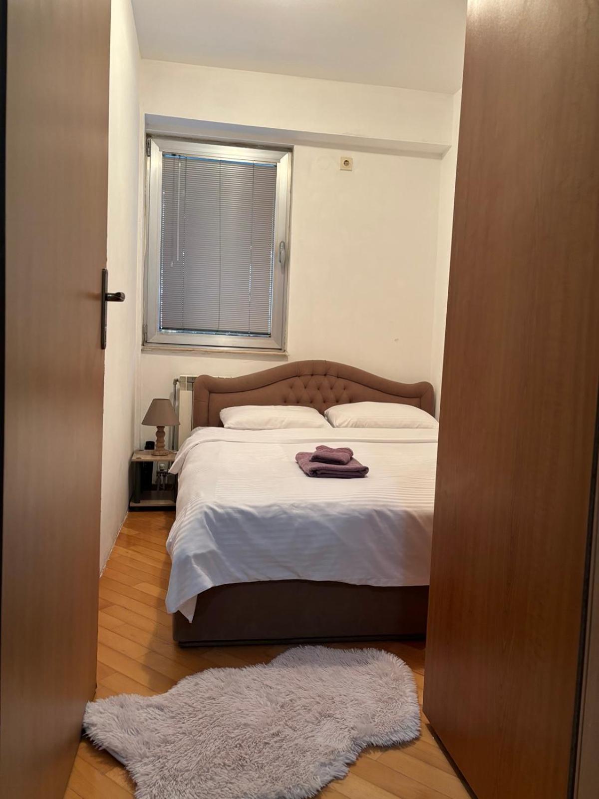 Lovely Square Apartment Purple Velvet Skopje Kamer foto