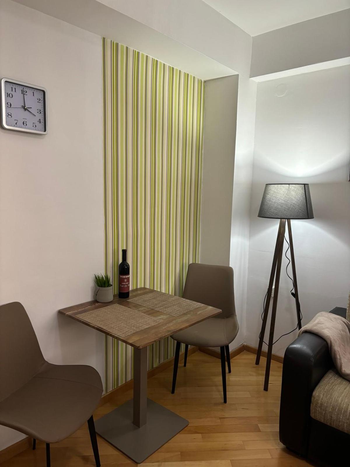 Lovely Square Apartment Purple Velvet Skopje Buitenkant foto
