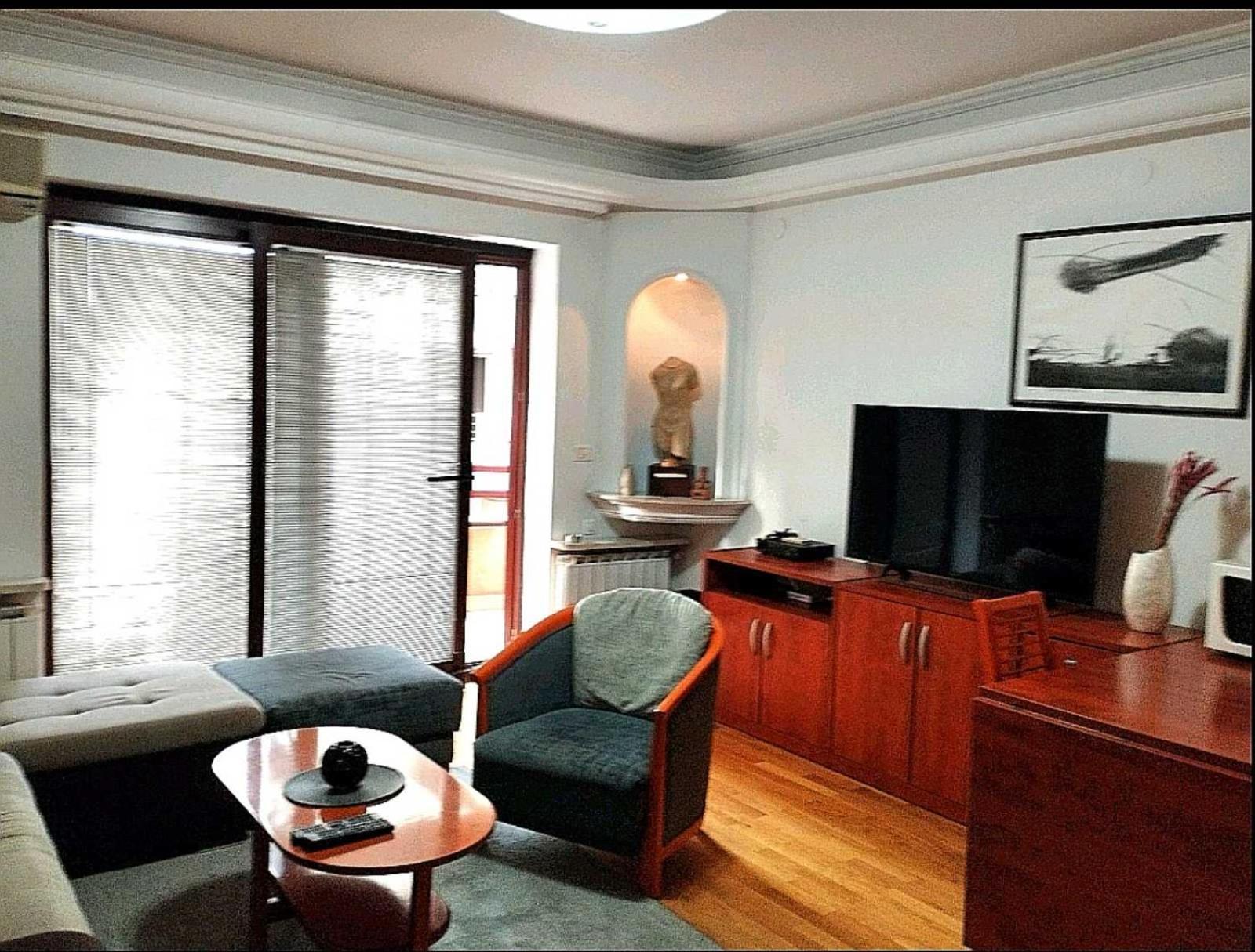 Lovely Square Apartment Purple Velvet Skopje Buitenkant foto