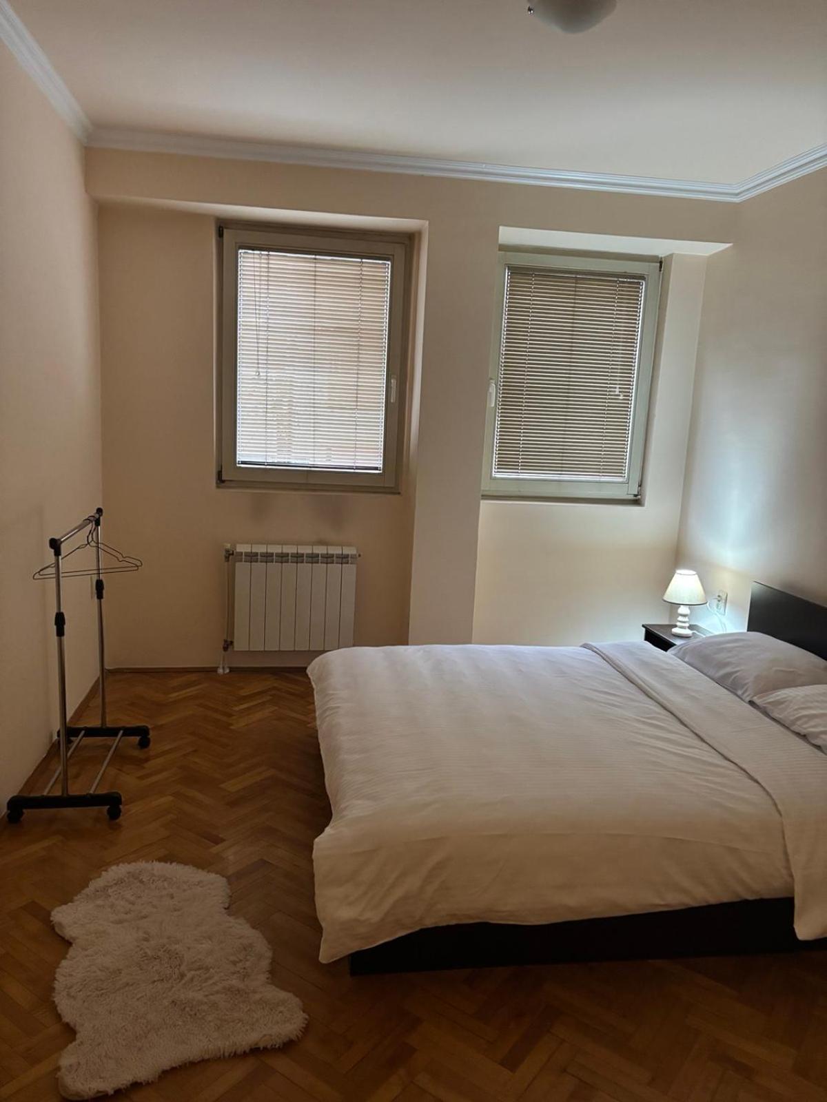 Lovely Square Apartment Purple Velvet Skopje Kamer foto
