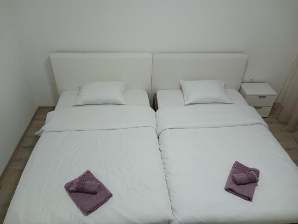 Lovely Square Apartment Purple Velvet Skopje Kamer foto