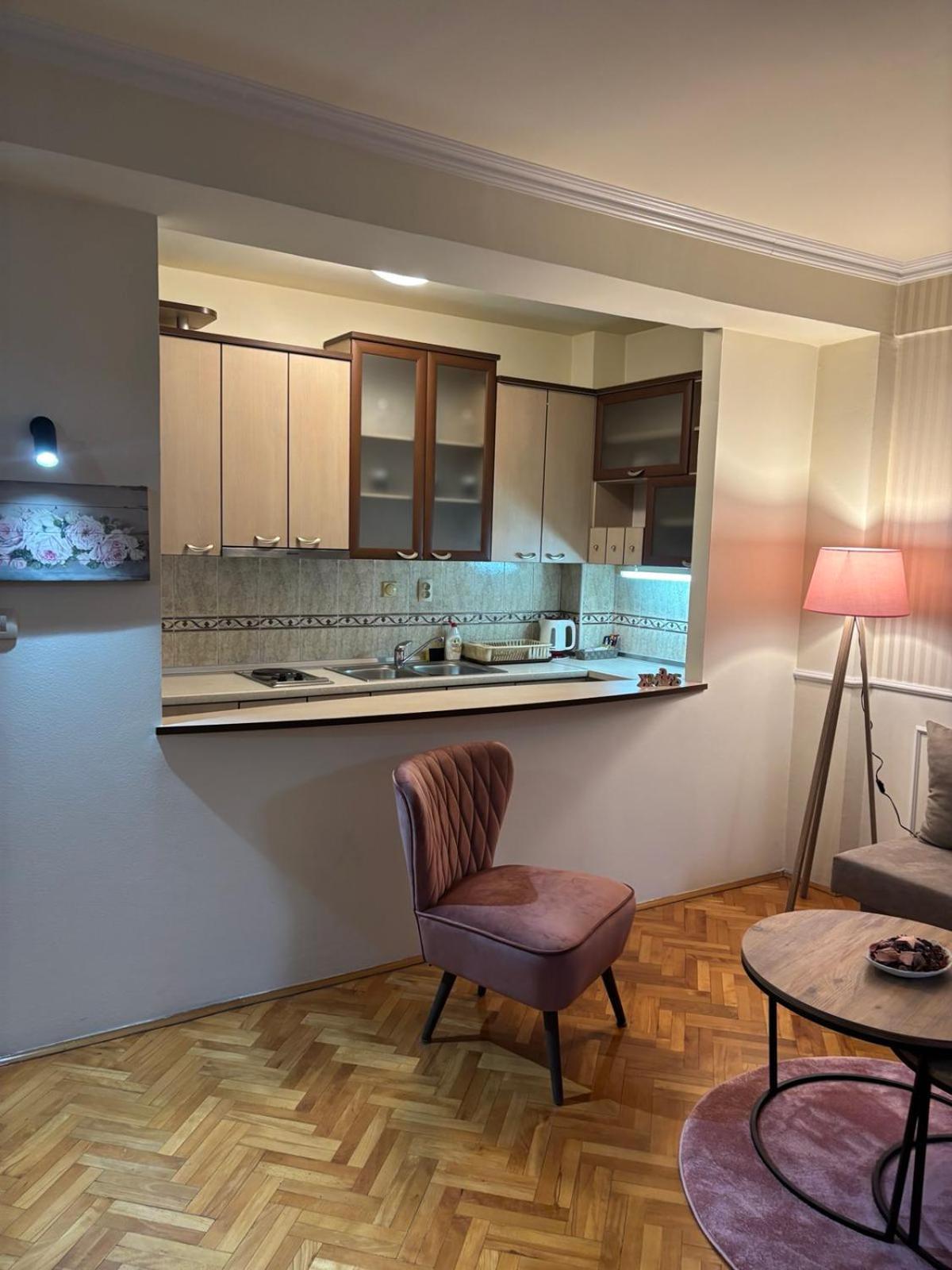 Lovely Square Apartment Purple Velvet Skopje Kamer foto