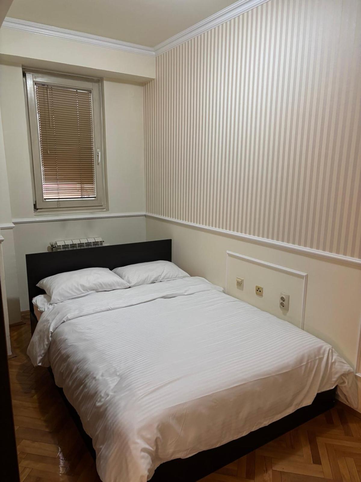 Lovely Square Apartment Purple Velvet Skopje Kamer foto
