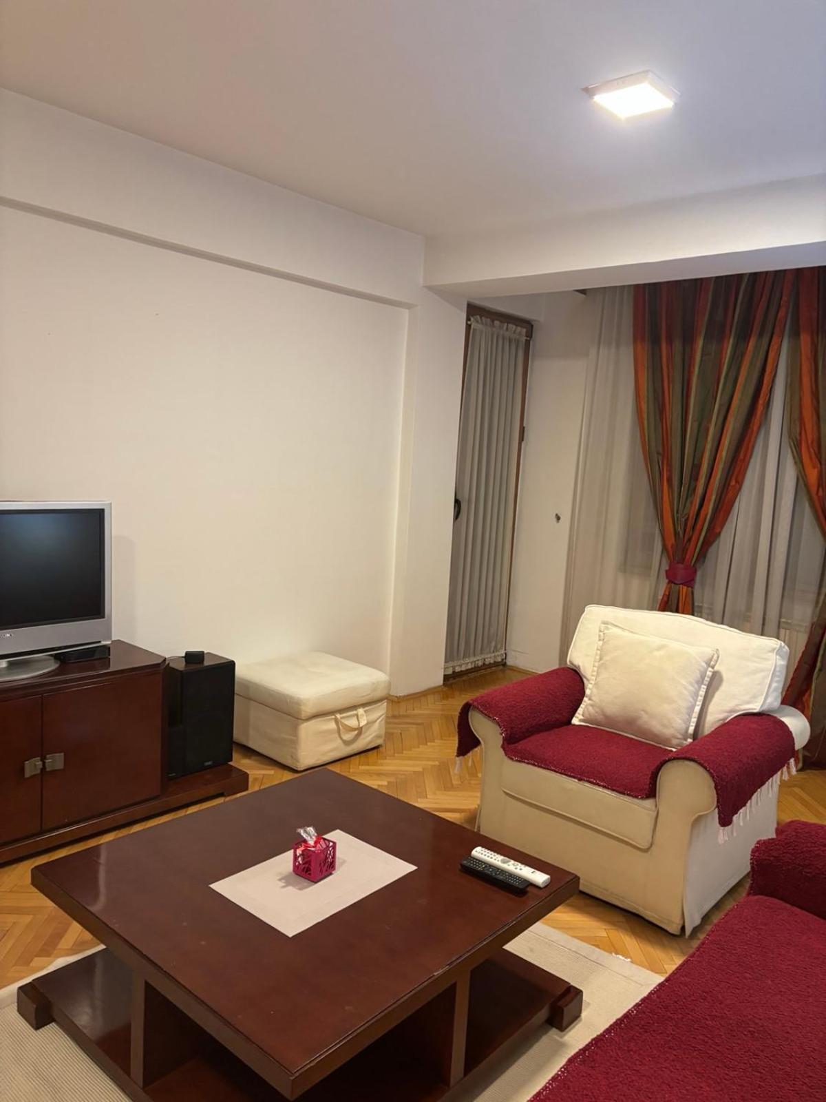 Lovely Square Apartment Purple Velvet Skopje Buitenkant foto