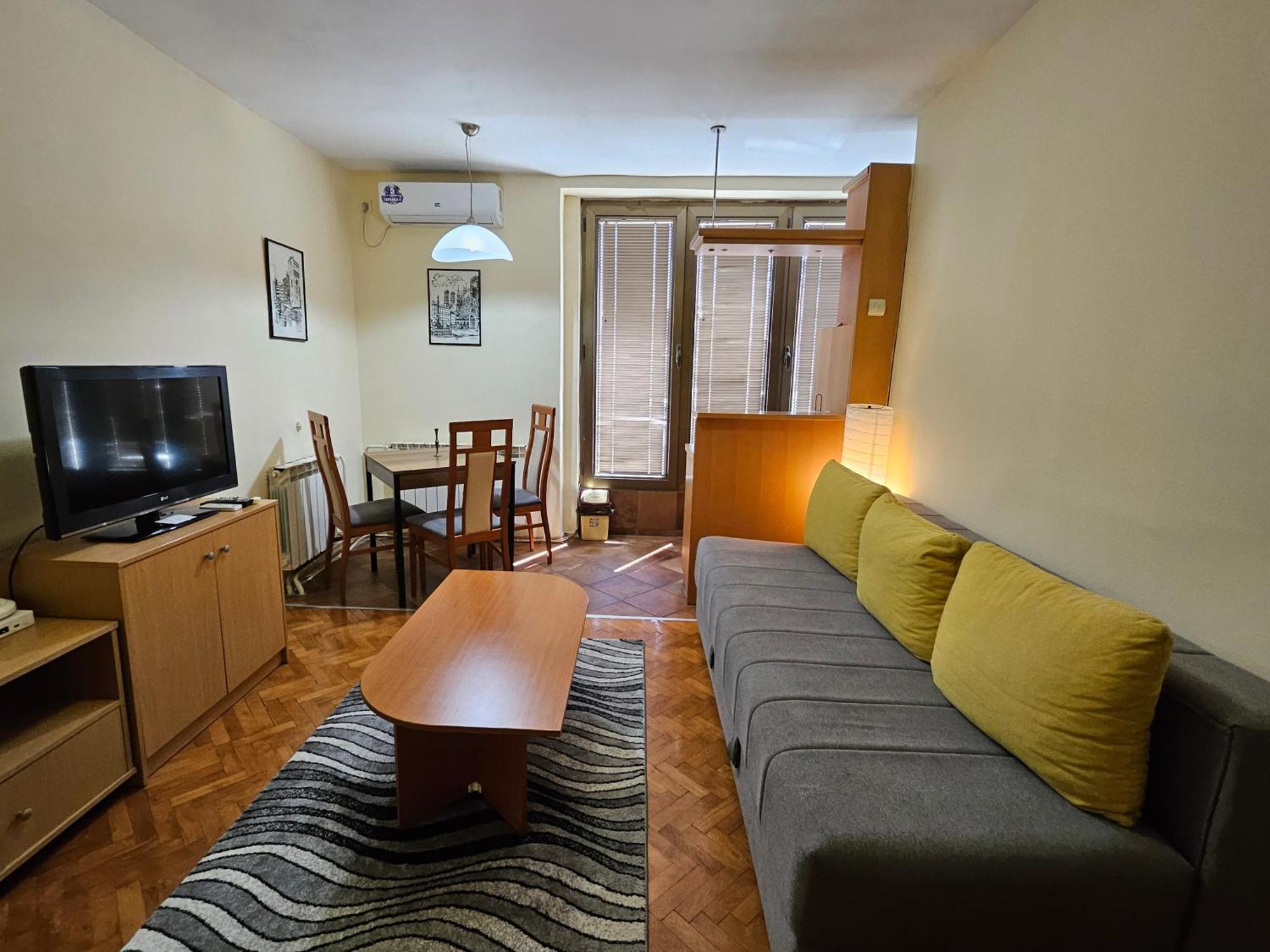Lovely Square Apartment Purple Velvet Skopje Buitenkant foto