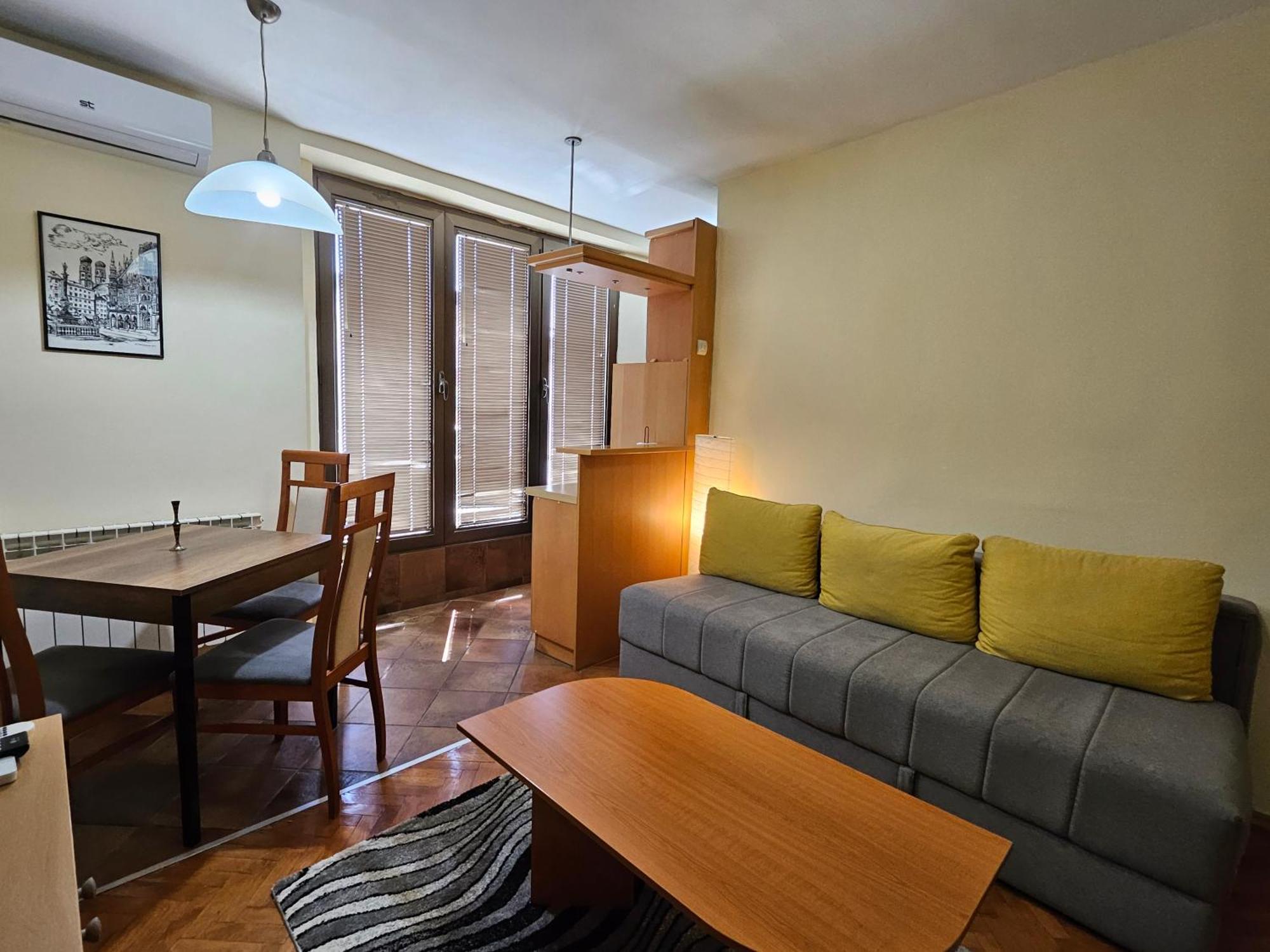 Lovely Square Apartment Purple Velvet Skopje Buitenkant foto